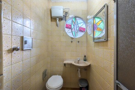Casa para alugar com 264m², 4 quartos e 5 vagas Casa para alugar com 264m², 4 quartos e 5 vagasBanheiro de serviço