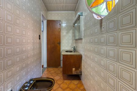 Casa para alugar com 264m², 4 quartos e 5 vagas Casa para alugar com 264m², 4 quartos e 5 vagasBanheiro da Suíte