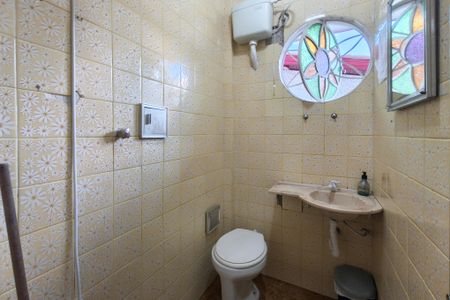 Casa para alugar com 264m², 4 quartos e 5 vagas Casa para alugar com 264m², 4 quartos e 5 vagasBanheiro de serviço