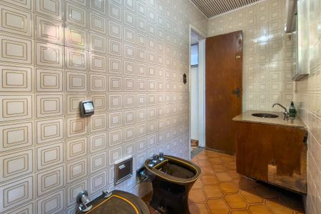 Casa para alugar com 264m², 4 quartos e 5 vagas Casa para alugar com 264m², 4 quartos e 5 vagasBanheiro da Suíte