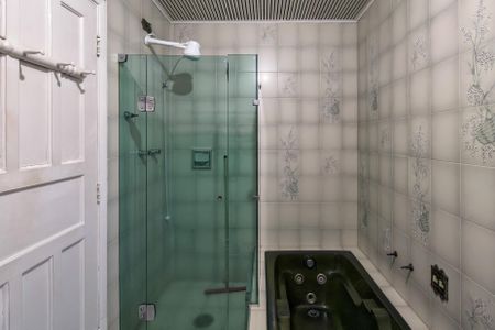 Casa para alugar com 264m², 4 quartos e 5 vagas Casa para alugar com 264m², 4 quartos e 5 vagasBanheiro social