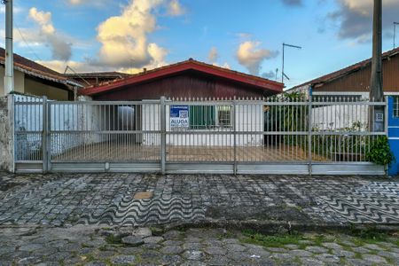 Casa para alugar com 264m², 4 quartos e 5 vagas Casa para alugar com 264m², 4 quartos e 5 vagasFachada