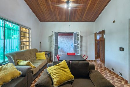 Casa para alugar com 264m², 4 quartos e 5 vagas Casa para alugar com 264m², 4 quartos e 5 vagasSala