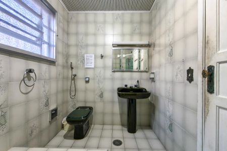 Casa para alugar com 264m², 4 quartos e 5 vagas Casa para alugar com 264m², 4 quartos e 5 vagasBanheiro social