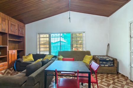Casa para alugar com 264m², 4 quartos e 5 vagas Casa para alugar com 264m², 4 quartos e 5 vagasSala