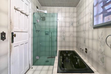 Casa para alugar com 264m², 4 quartos e 5 vagas Casa para alugar com 264m², 4 quartos e 5 vagasBanheiro social