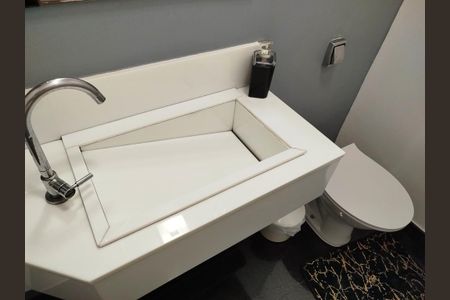 Casa para alugar com 486m², 4 quartos e 9 vagasBanheiro 5 - lavabo