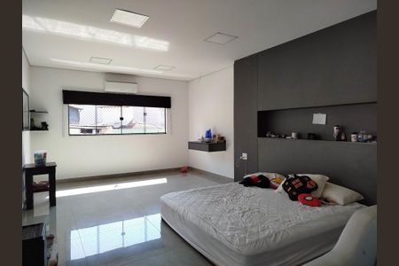 Casa para alugar com 486m², 4 quartos e 9 vagasSuíte 1