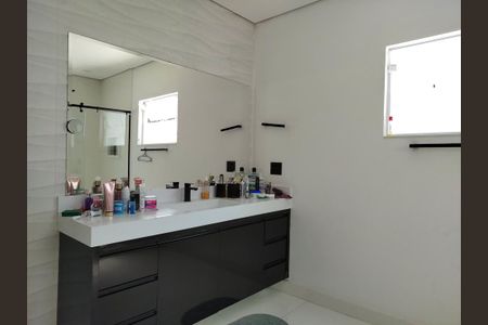 Casa para alugar com 486m², 4 quartos e 9 vagasBanheiro - suíte 1