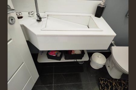 Casa para alugar com 486m², 4 quartos e 9 vagasBanheiro 5 - lavabo