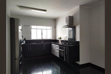 Casa para alugar com 486m², 4 quartos e 9 vagasCozinha