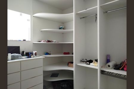Casa para alugar com 486m², 4 quartos e 9 vagasCloset