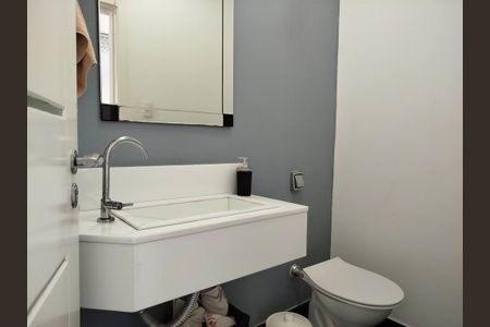 Casa para alugar com 486m², 4 quartos e 9 vagasBanheiro 5 - lavabo