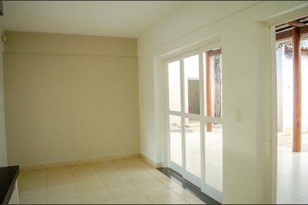 Casa para alugar com 4 quartos, 348m² em Leste Vila Nova, Goiânia