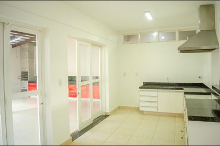 Casa para alugar com 4 quartos, 348m² em Leste Vila Nova, Goiânia