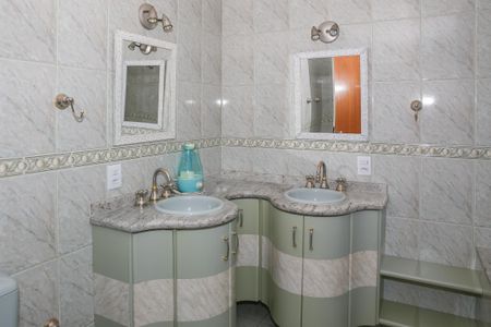 Apartamento para alugar com 120m², 2 quartos e 2 vagas Apartamento para alugar com 120m², 2 quartos e 2 vagasBanheiro da Suíte