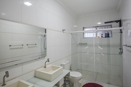 Casa à venda com 290m², 4 quartos e 4 vagasBanheiro da Suíte