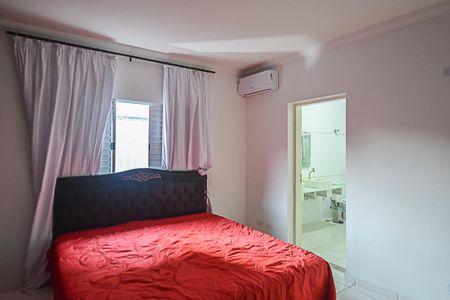 Casa à venda com 290m², 4 quartos e 4 vagasQuarto Suíte