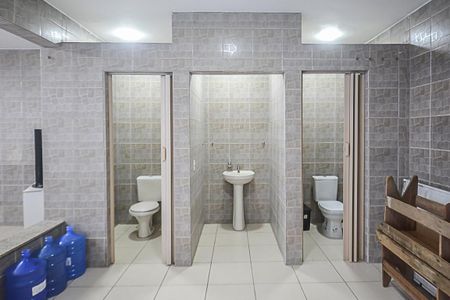 Casa à venda com 290m², 4 quartos e 4 vagasBanheiro de serviço