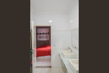 Casa à venda com 290m², 4 quartos e 4 vagasBanheiro da Suíte