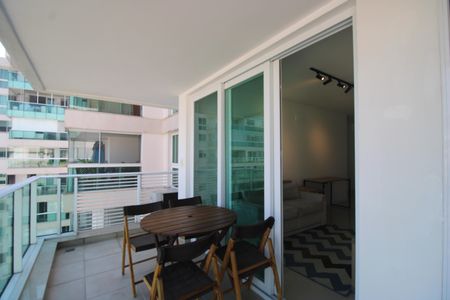 Sala - Varanda de apartamento para alugar com 2 quartos, 75m² em Barra da Tijuca, Rio de Janeiro
