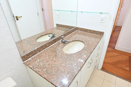 Apartamento para alugar com 64m², 2 quartos e 1 vagaBanheiro Social