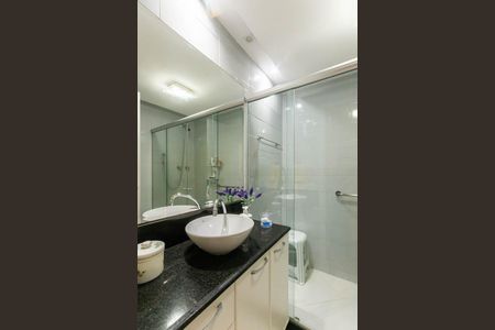 Apartamento à venda com 132m², 3 quartos e 2 vagasBanheiro