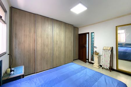 Casa à venda com 310m², 2 quartos e 3 vagasSuite