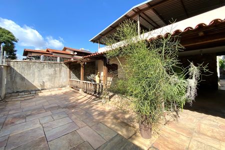 Garagem de casa à venda com 2 quartos, 310m² em Teixeira Dias, Belo Horizonte