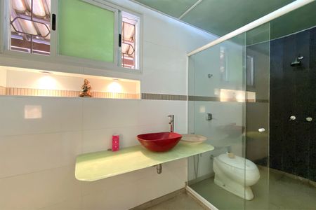 Casa à venda com 310m², 2 quartos e 3 vagasBanheiro da Suíte