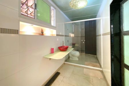 Casa à venda com 310m², 2 quartos e 3 vagasBanheiro da Suíte