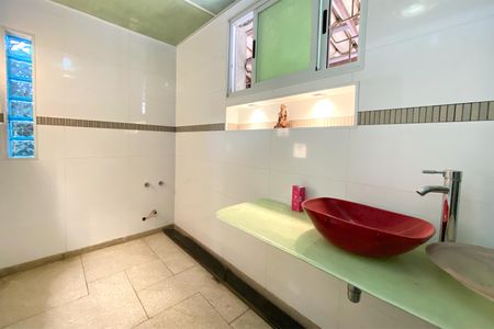 Casa à venda com 310m², 2 quartos e 3 vagasBanheiro da Suíte