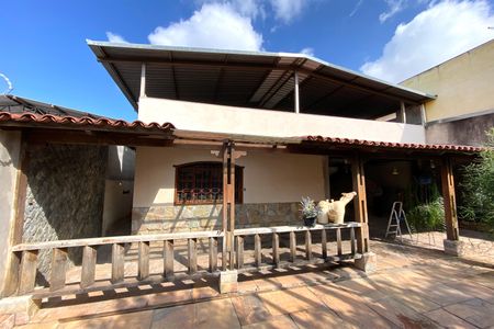 Fachada interna de casa à venda com 2 quartos, 310m² em Teixeira Dias, Belo Horizonte