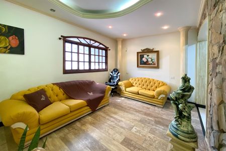 Casa à venda com 310m², 2 quartos e 3 vagasSala