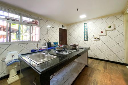 Casa à venda com 310m², 2 quartos e 3 vagasCozinha