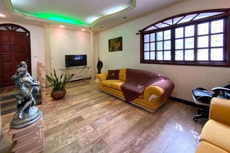 Casa à venda com 310m², 2 quartos e 3 vagasSala