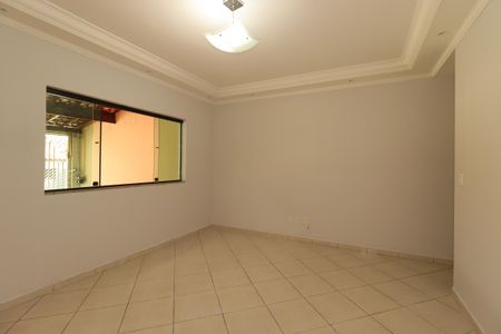 Casa à venda com 100m², 2 quartos e 2 vagasSala