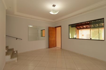 Casa à venda com 100m², 2 quartos e 2 vagasSala