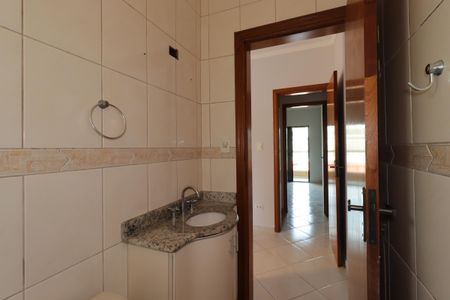 Casa à venda com 100m², 2 quartos e 2 vagasBanheiro da Suíte 1