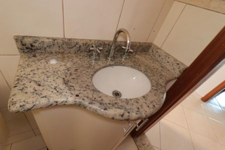 Casa à venda com 100m², 2 quartos e 2 vagasBanheiro da Suíte 1 - Pia