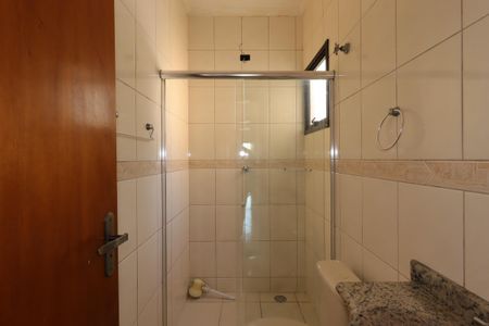 Casa à venda com 100m², 2 quartos e 2 vagasBanheiro da Suíte 1