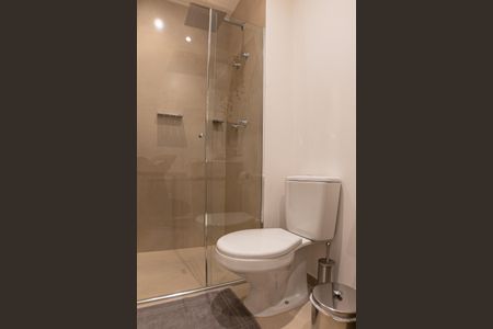 Banheiro de kitnet/studio para alugar com 0 quarto, 30m² em Santo Amaro, São Paulo