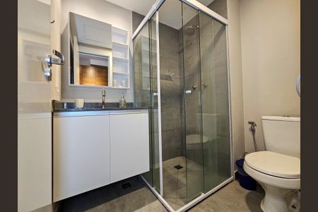 Banheiro de kitnet/studio para alugar com 1 quarto, 24m² em Vila Cordeiro, São Paulo