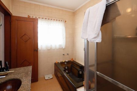 Casa à venda com 230m², 4 quartos e 5 vagasBanheiro da Suíte