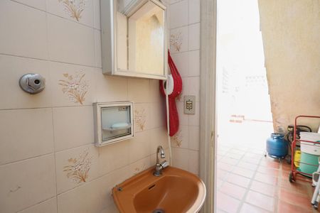 Casa à venda com 230m², 4 quartos e 5 vagasBanheiro 4