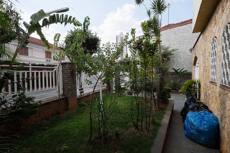 Casa à venda com 230m², 4 quartos e 5 vagasQuintal / Jardim