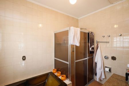 Casa à venda com 230m², 4 quartos e 5 vagasBanheiro da Suíte