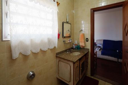 Casa à venda com 230m², 4 quartos e 5 vagasBanheiro 1
