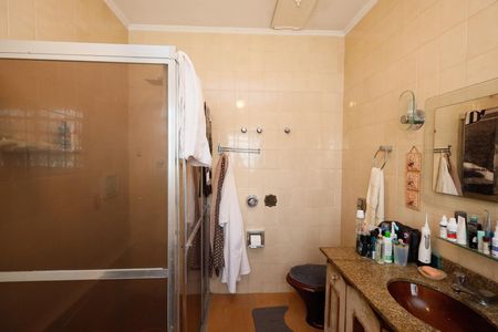 Casa à venda com 230m², 4 quartos e 5 vagasBanheiro da Suíte
