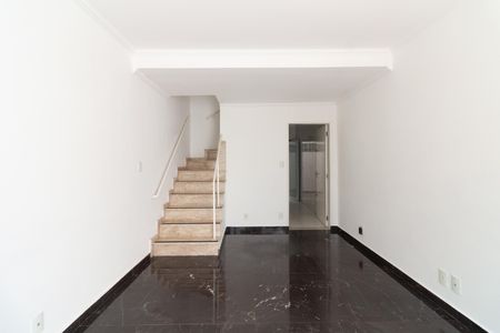 Casa para alugar com 106m², 4 quartos e 2 vagasSala
